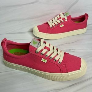 Cariuma Low Pink Dahlia Canvas Sneaker Size 10